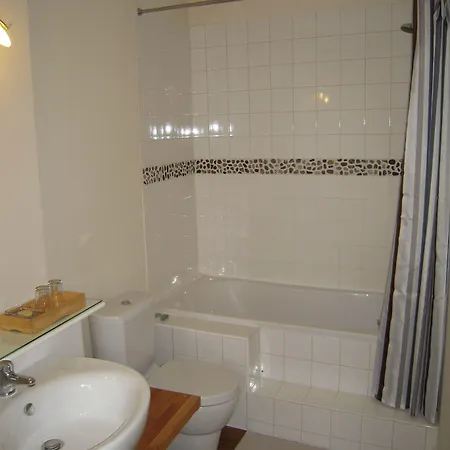 فندق مبيت وإفطار Bed&b La Ferme De L'ostrevent 3*